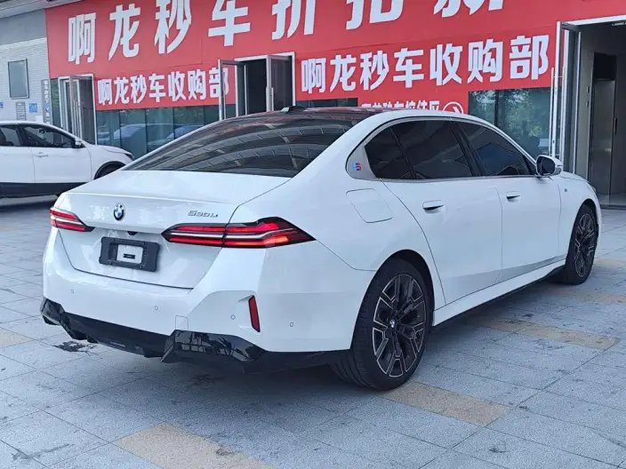 BMW 5 Series 2025 Model 530Li Exclusive Model M Sports Set – фото 5