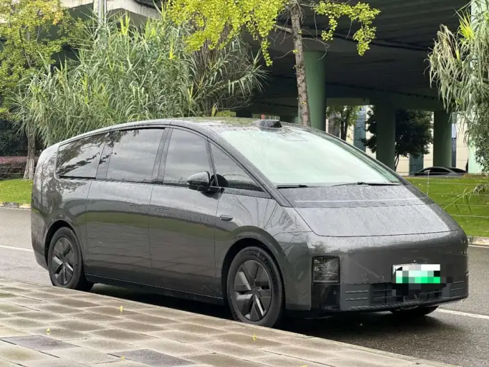 Li Auto MEGA 2024 Model Ultra Edition – фото 3