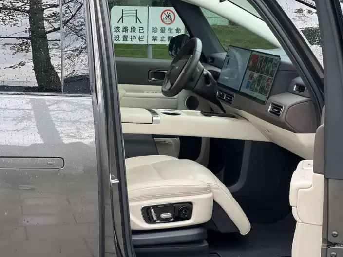 Li Auto MEGA 2024 Model Ultra Edition – фото 9