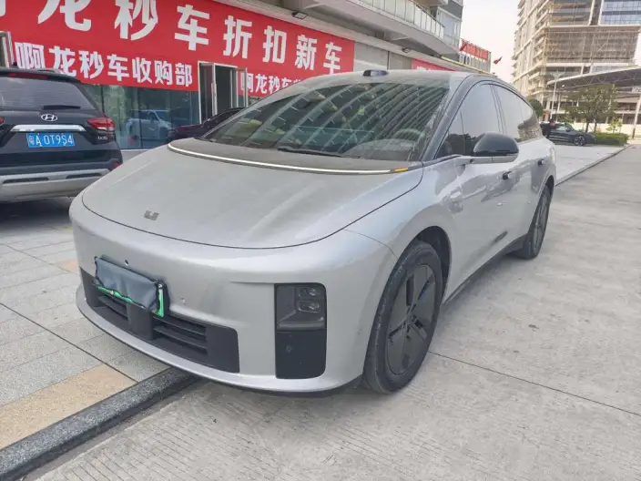 Li Auto i6 2025 Model 2WD Standard Edition – фото 1