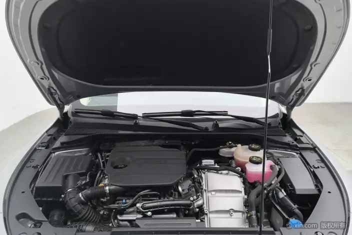 Roewe D7 DMH 2023 Model 125 Ultimate Edition – фото 5
