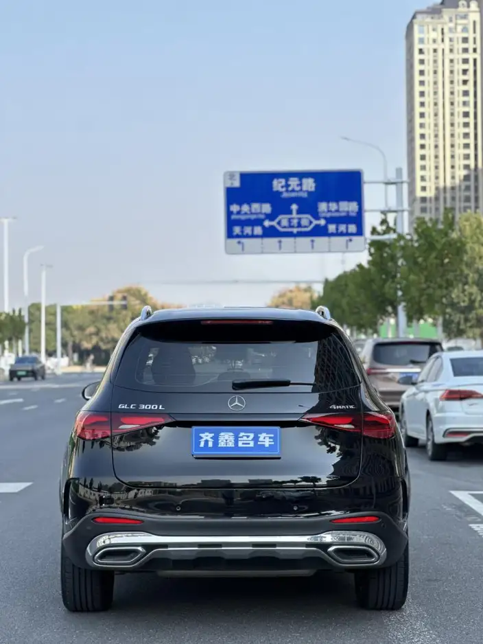 Mercedes-Benz GLC 2024 Model Facelift GLC 300 L 4MATIC Dynamic Model 5 seat – фото 3
