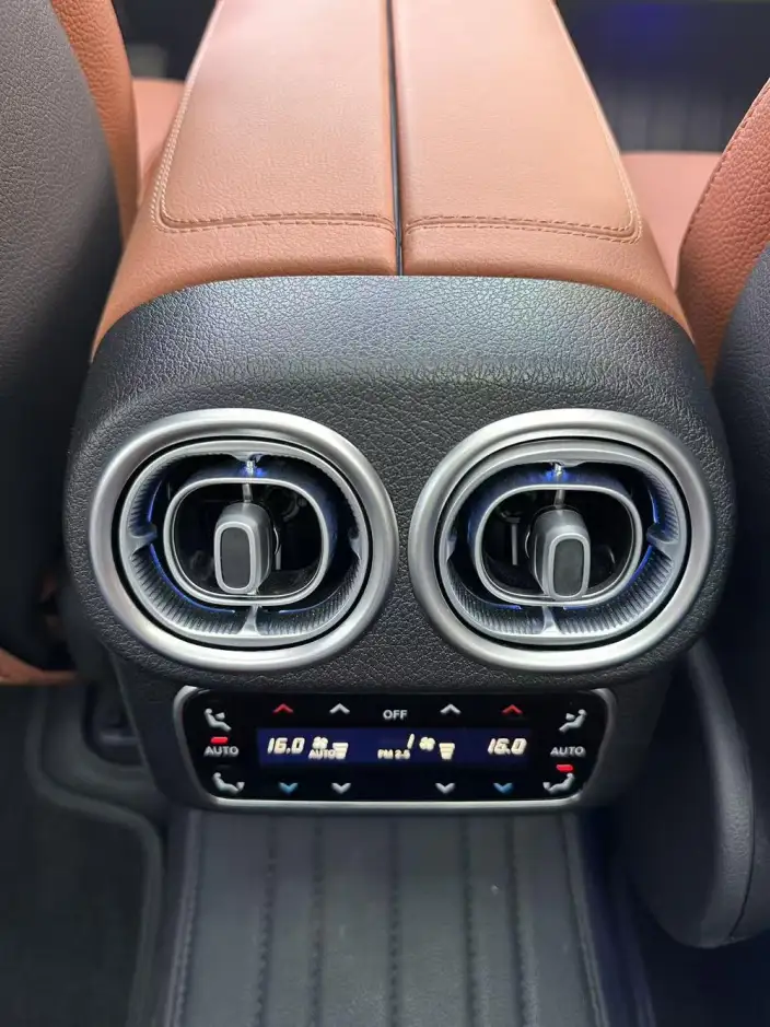 Mercedes-Benz GLC 2024 Model Facelift GLC 300 L 4MATIC Dynamic Model 5 seat – фото 6