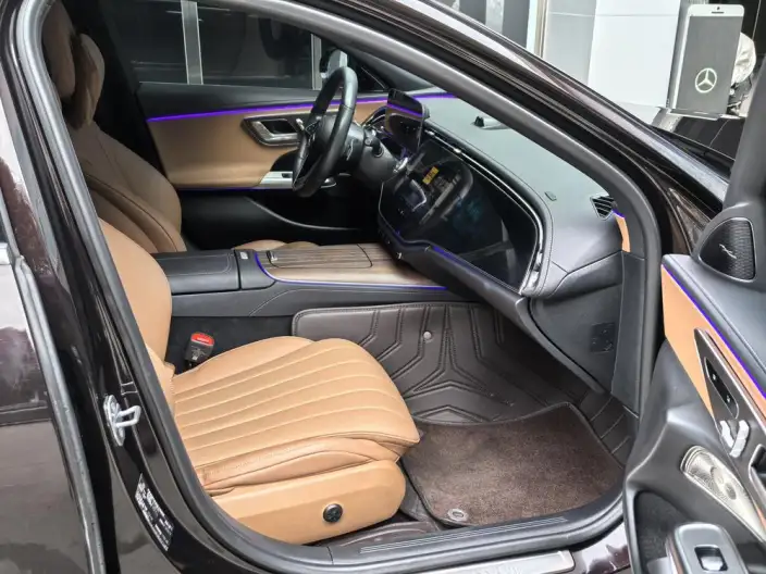 Mercedes-Benz E-Class 2024 Model E 300 L Luxury Model sedan – фото 9