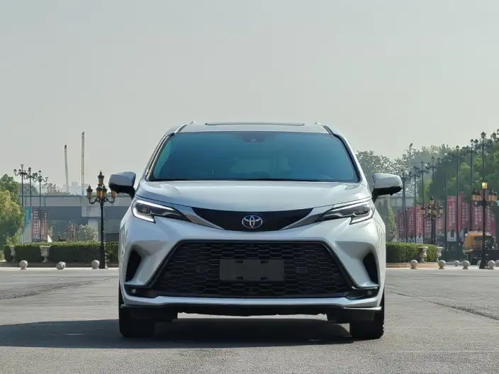 Granvia 2023 Model Intelligent Hybrid 2.5L Deluxe Edition – фото 2