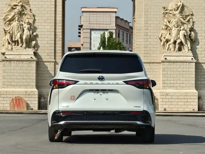 Granvia 2023 Model Intelligent Hybrid 2.5L Deluxe Edition – фото 6