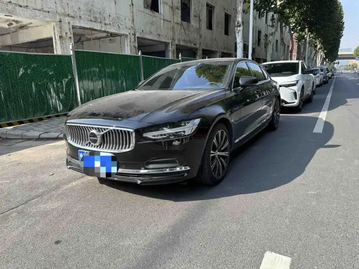 Volvo S90 2023 Model B5 Smart Range Deluxe Edition