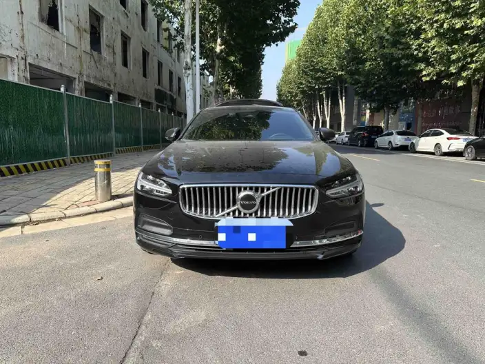 Volvo S90 2023 Model B5 Smart Range Deluxe Edition