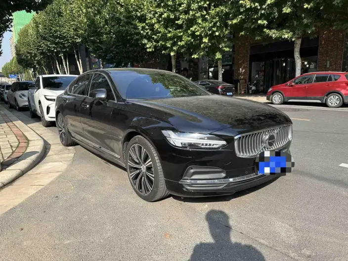 Volvo S90 2023 Model B5 Smart Range Deluxe Edition