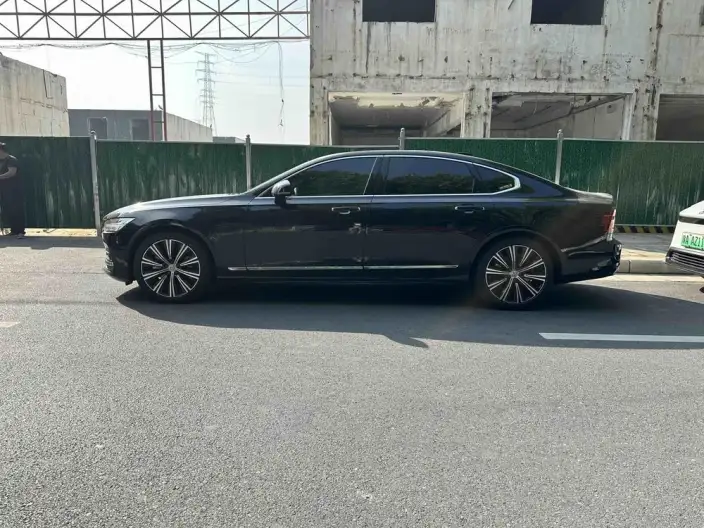 Volvo S90 2023 Model B5 Smart Range Deluxe Edition