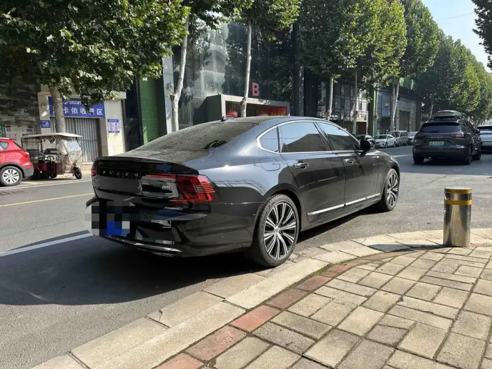 Volvo S90 2023 Model B5 Smart Range Deluxe Edition – фото 6