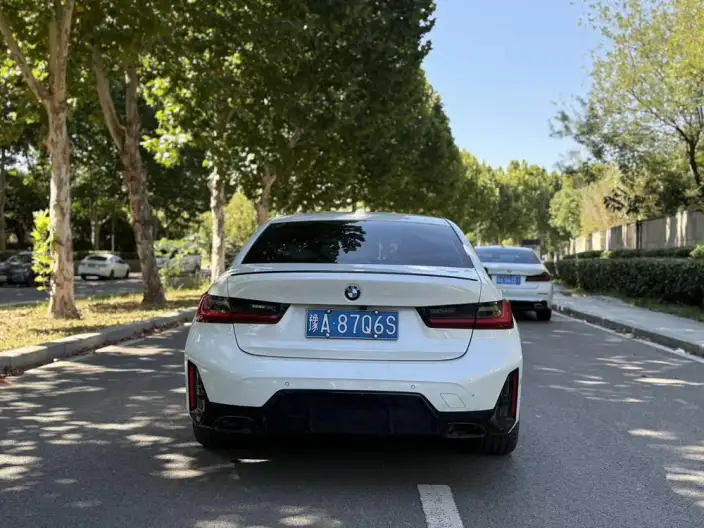 BMW 3 Series 2025 Model 330i 50th Anniversary Limited edition – фото 5