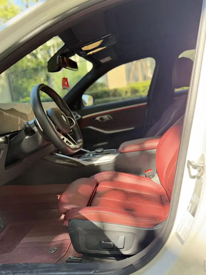 BMW 3 Series 2025 Model 330i 50th Anniversary Limited edition – фото 9