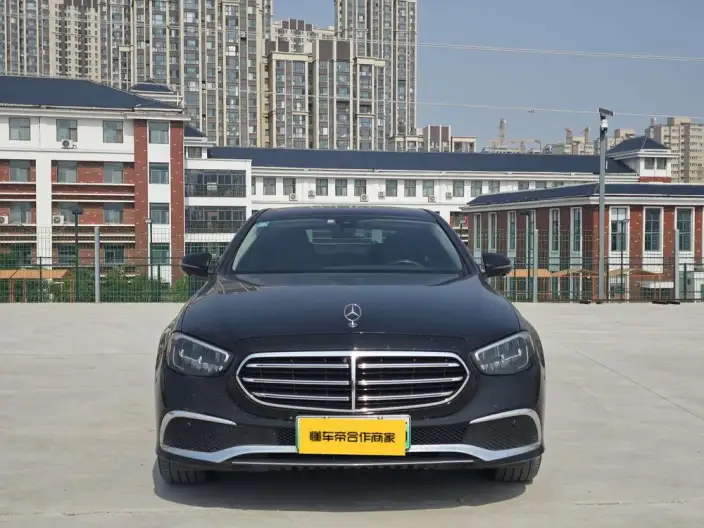 Mercedes-Benz E-Class PHEV 2022 Model Facelift E 350 e L sedan – фото 2