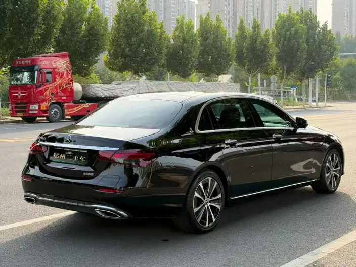 Mercedes-Benz E-Class PHEV 2022 Model Facelift II E 350 e L sedan – фото 6
