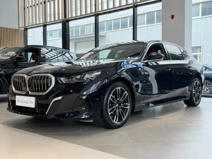 BMW 5 Series 2025 Model 525Li M Sports Set – фото 1