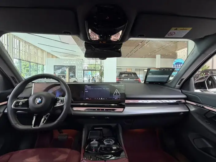 BMW 5 Series 2025 Model 525Li M Sports Set – фото 6