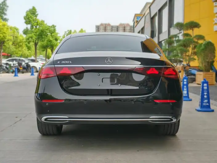 Mercedes-Benz E-Class 2024 Model E 300 L Luxury Model sedan – фото 5