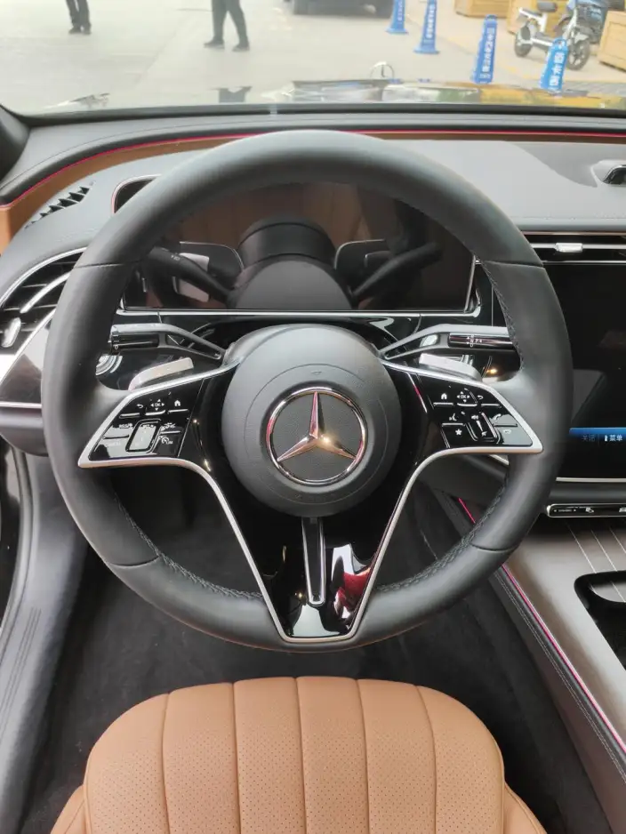 Mercedes-Benz E-Class 2024 Model E 300 L Luxury Model sedan – фото 10