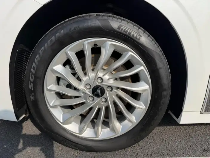 VOYAH Dreamer PHEV 2024 Model Ultra-long Endurance Superior Edition – фото 9