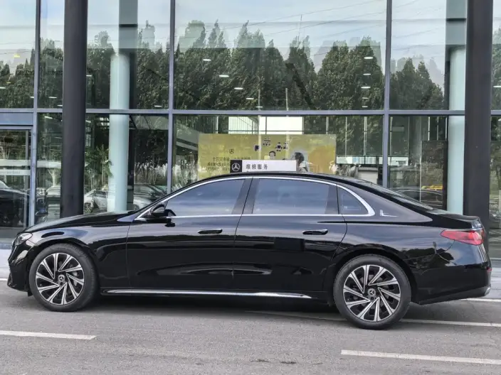 Mercedes-Benz E-Class 2025 Model E 300 L Luxury Model sedan – фото 3