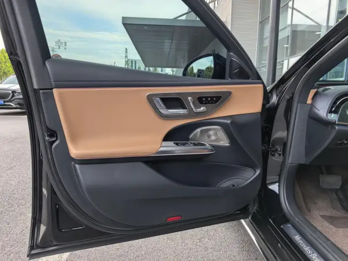 Mercedes-Benz E-Class 2025 Model E 300 L Luxury Model sedan – фото 6