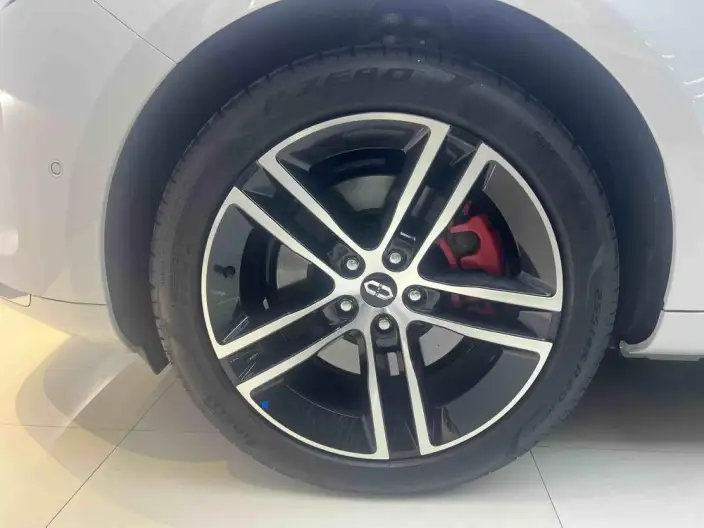 Aito M5 2025 Model Extended Range Ultra 4WD Edition – фото 7