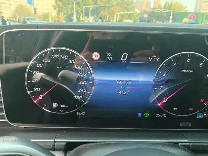 Mercedes-Benz GLS 2025 Model GLS 450 4MATIC Dynamic Model – фото 6