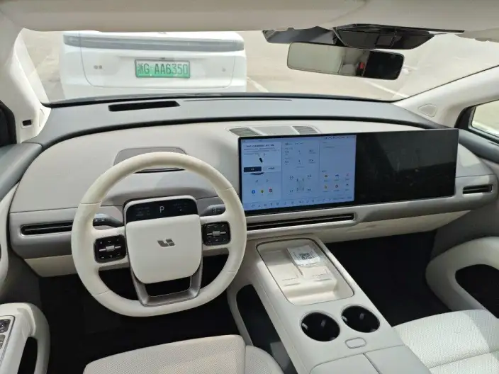 Li Auto i8 2025 Model Standard Edition – фото 7