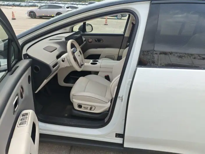 Li Auto i8 2025 Model Standard Edition – фото 8