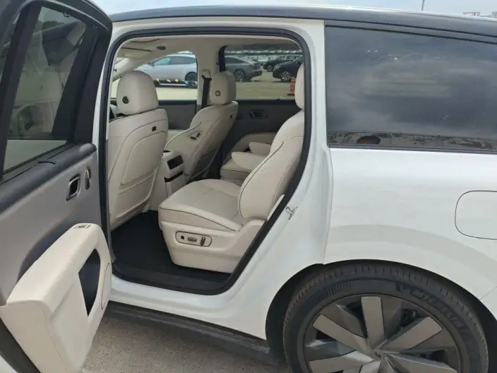 Li Auto i8 2025 Model Standard Edition – фото 9
