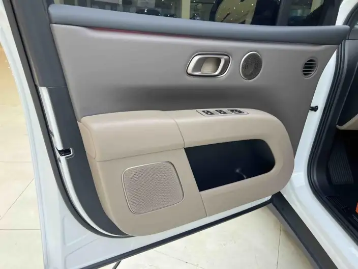 Li Auto i6 2025 Model 2WD Standard Edition – фото 10