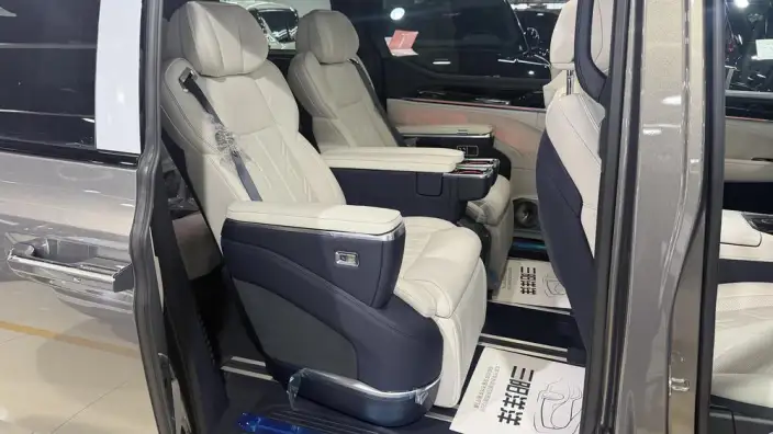 ZEEKR 009 2026 Model VI seat Ultra+ Executive Edition 4WD – фото 7
