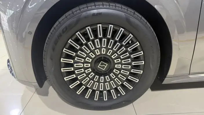ZEEKR 009 2026 Model VI seat Ultra+ Executive Edition 4WD – фото 8