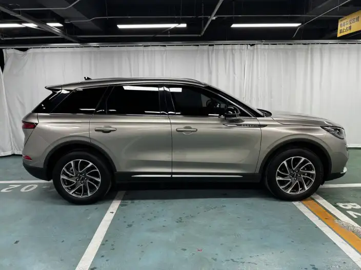 Lincoln Corsair 2022 Model 2.0T 2WD Exclusive Edition – фото 8