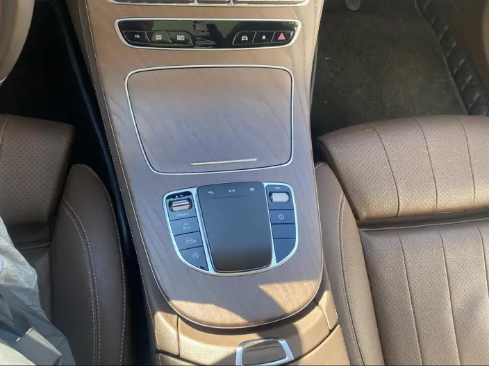 Mercedes-Benz E-Class 2022 Model E 260 L 4MATIC sedan – фото 9