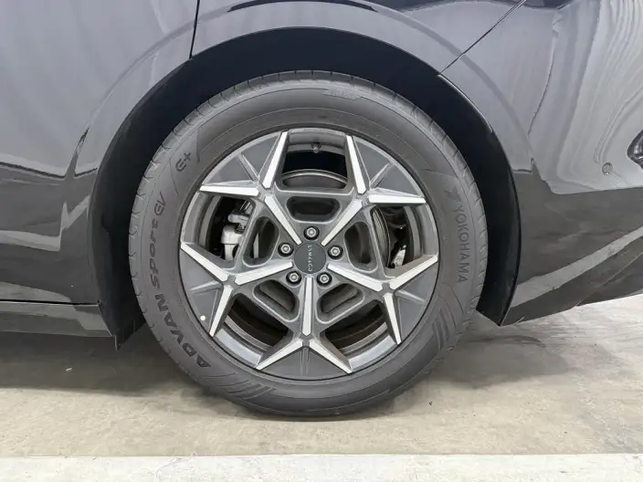 Lynk & Co 10 EM-P 2025 Model 120 4WD Ultra – фото 9