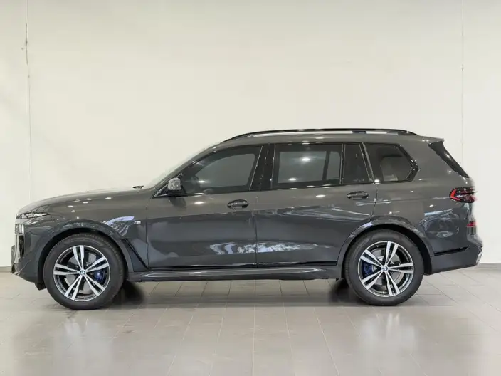 BMW X7 2024 Model xDrive40i Exclusive Model M Sports Set 7 seat – фото 3