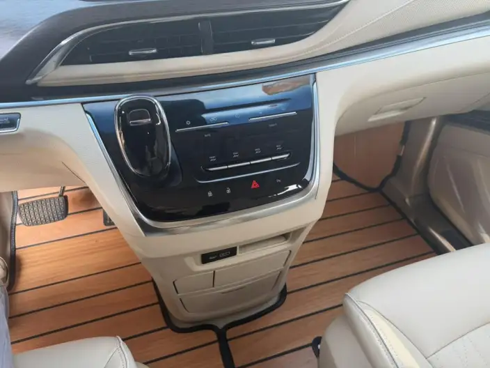 Buick GL8 2022 Model Facelift Business class 2.0T Noble Model