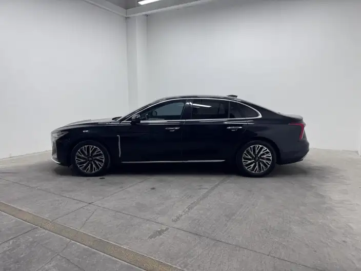 Hongqi H5 2024 Model 2.0T Automatic Flag Enjoy Edition