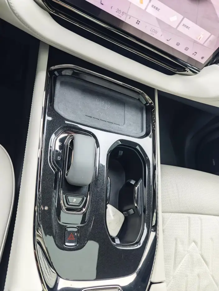 ZEEKR 009 2024 Model VI seat Executive Edition 4WD 108kWh – фото 8