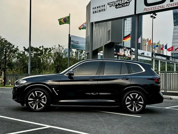 BMW iX3 2023 Model Leading Model