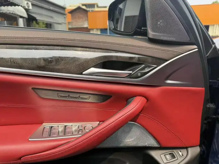 BMW 5 Series PHEV 2022 Model 535Le Luxury Set – фото 8