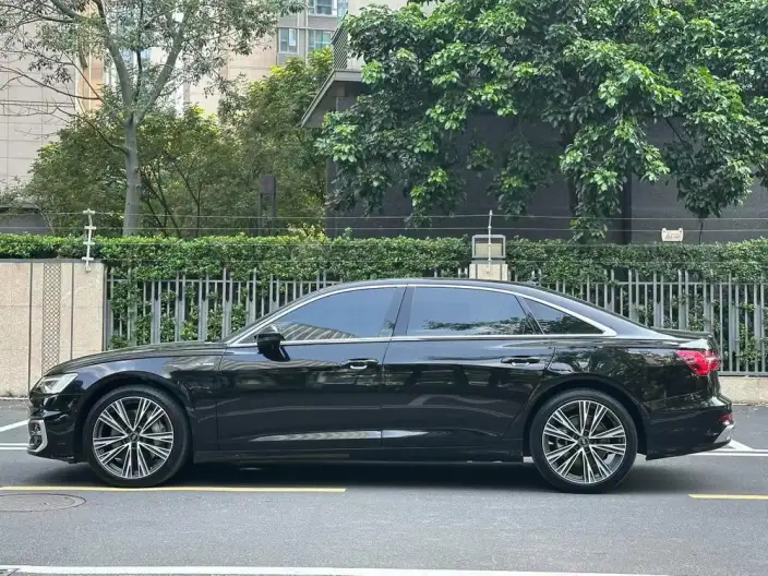 Audi A6L 2023 Model 55 TFSI quattro Exclusive Dynamic Model