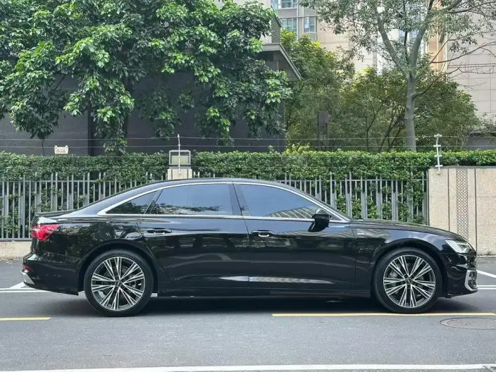 Audi A6L 2023 Model 55 TFSI quattro Exclusive Dynamic Model – фото 5