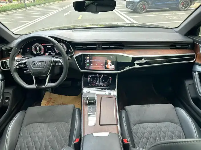 Audi A6L 2023 Model 55 TFSI quattro Exclusive Dynamic Model – фото 7