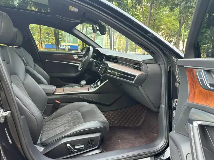 Audi A6L 2023 Model 55 TFSI quattro Exclusive Dynamic Model – фото 8