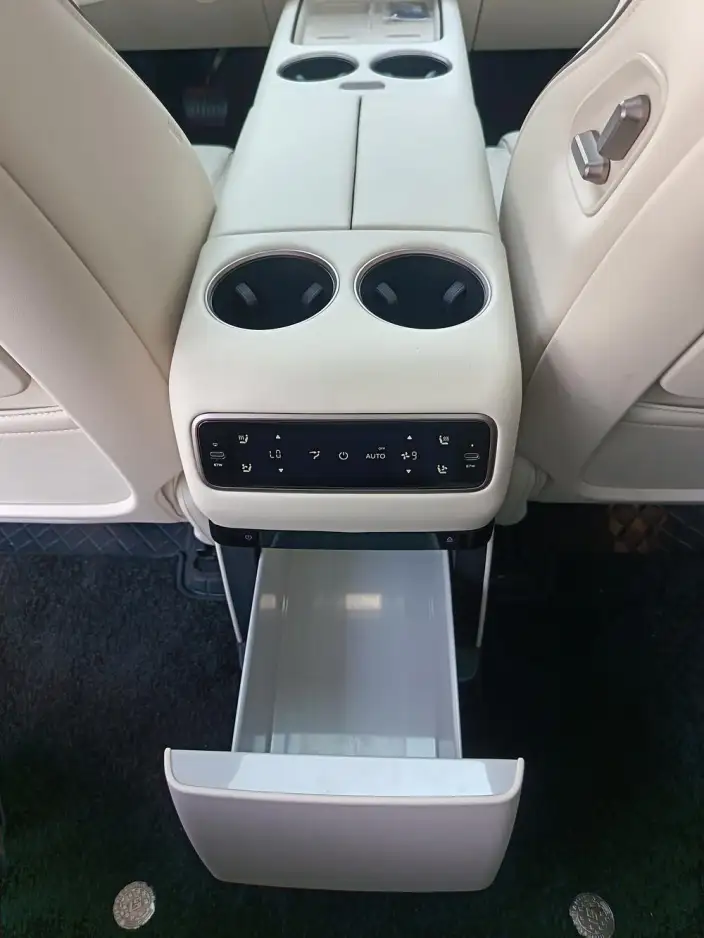 Li Auto i8 2025 Model Standard Edition – фото 6
