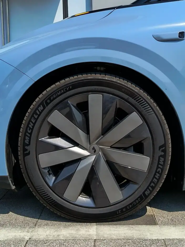 Li Auto i8 2025 Model Standard Edition – фото 9