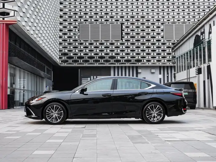 Lexus ES 2022 Model 300h Premium